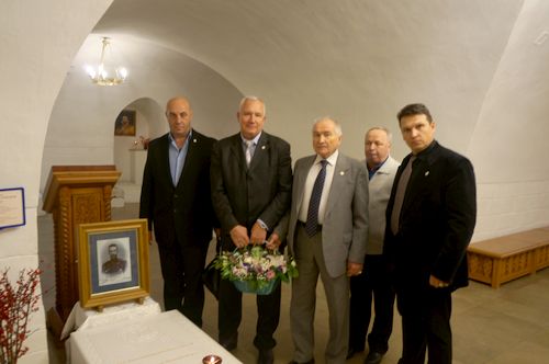 Перед началом работы семинара члены ИППО отдали дань памяти первым председателям Палестинского Общества