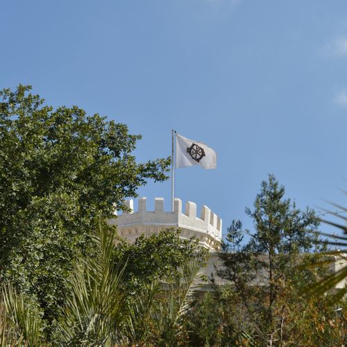 Флаг на южной башне Сергиевского подворья в Иерусалиме