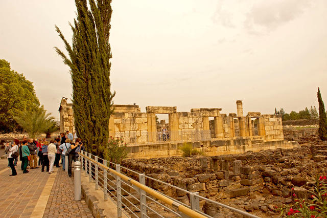 Руины древнего Капернаума и "Белой синагоги"