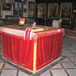 Часть колонны базилики Воскресения Господня (Анастасис) IV в. Сегодня используется как каменный престол