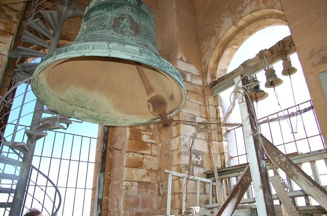 Елеонские колокола на верхнем ярусе. © Фото П. В. Платонова из архива Иерусалимского отделения ИППО. 2008 г.