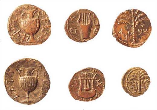 Древние монеты, которые чеканили Бар-Кохба и его сторонники во время восстания. На каждой указывался год и символы: лиры, амфоры
