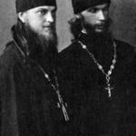 Игумен  Нафанаил (слева) и игумен Филарет (справа) (Харбин 1935 г.)