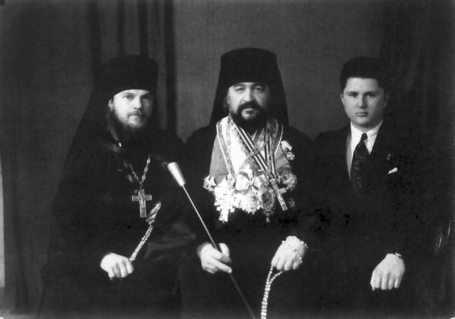 Архиепископ Нестор, игумен Нафанаил и Кирилл Караулов (Харбин 1935 г.)