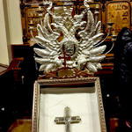 Частица Честного Животворящего Креста Господня и серебрянный 9-ти свечник подарок семьи Романовых
