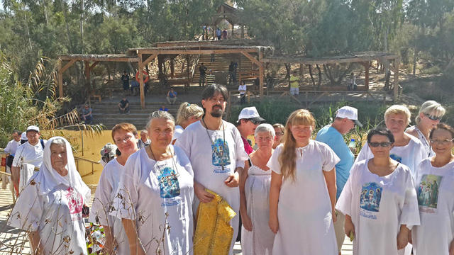 Русские православные паломники из Санкт-Петербурга на месте Крещения. 24 октября 2014 г.в Гефсиманском саду