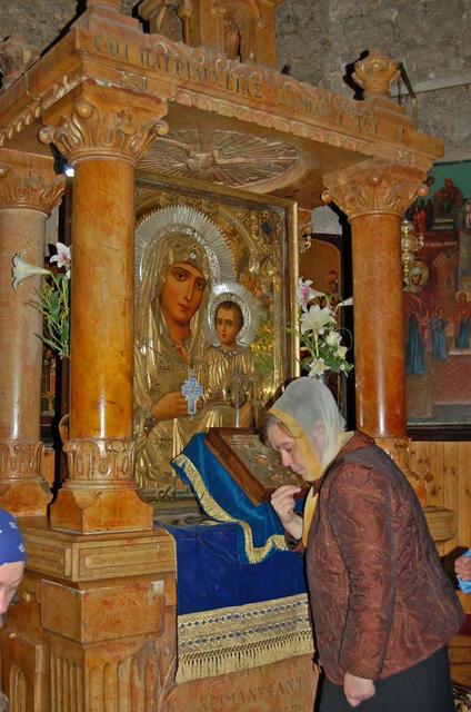 Паломники из Санкт-Петербурга у чудотворной Иерусалимской иконы Божией Матери