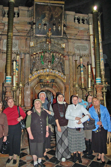 Паломники из Санкт-Петербурга у Гроба Господня в Иерусалиме