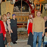 Паломники из Санкт-Петербурга в Рождественской пещере Спасителя