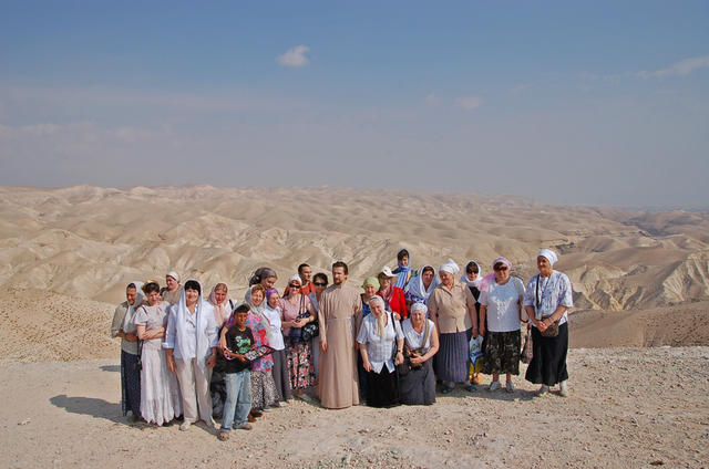 Паломники из Санкт-Петербурга в Иудейской пустыне