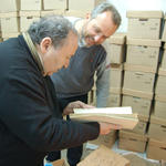П.В. Платонов и Н.Н. Лисовой работают с архивами ИППО в Иерусалиме. 3 марта 2009 г.