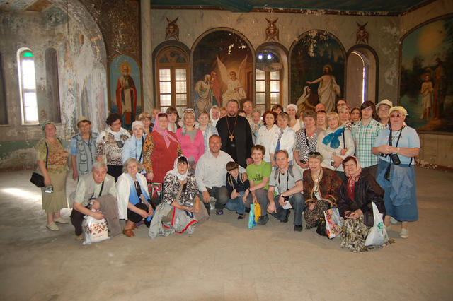 С русскими православными паломниками на Сергиевском подворье. 4 апреля 2009 г.