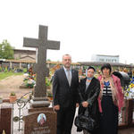 На могиле духовного отца - протоиерея Василия Ермакова в Санкт-Петербурге. 16 июня 2010 г.