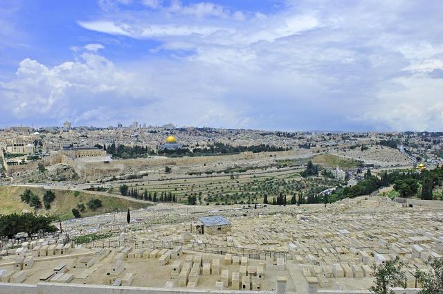 Вид на старый город Иерусалим с вершины горы Елеон
