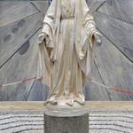 Скульптура Божией Матери в католическом комплексе Благовещения