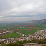 Вид на долину Изреель и город Назарет с вершины горы Фавор